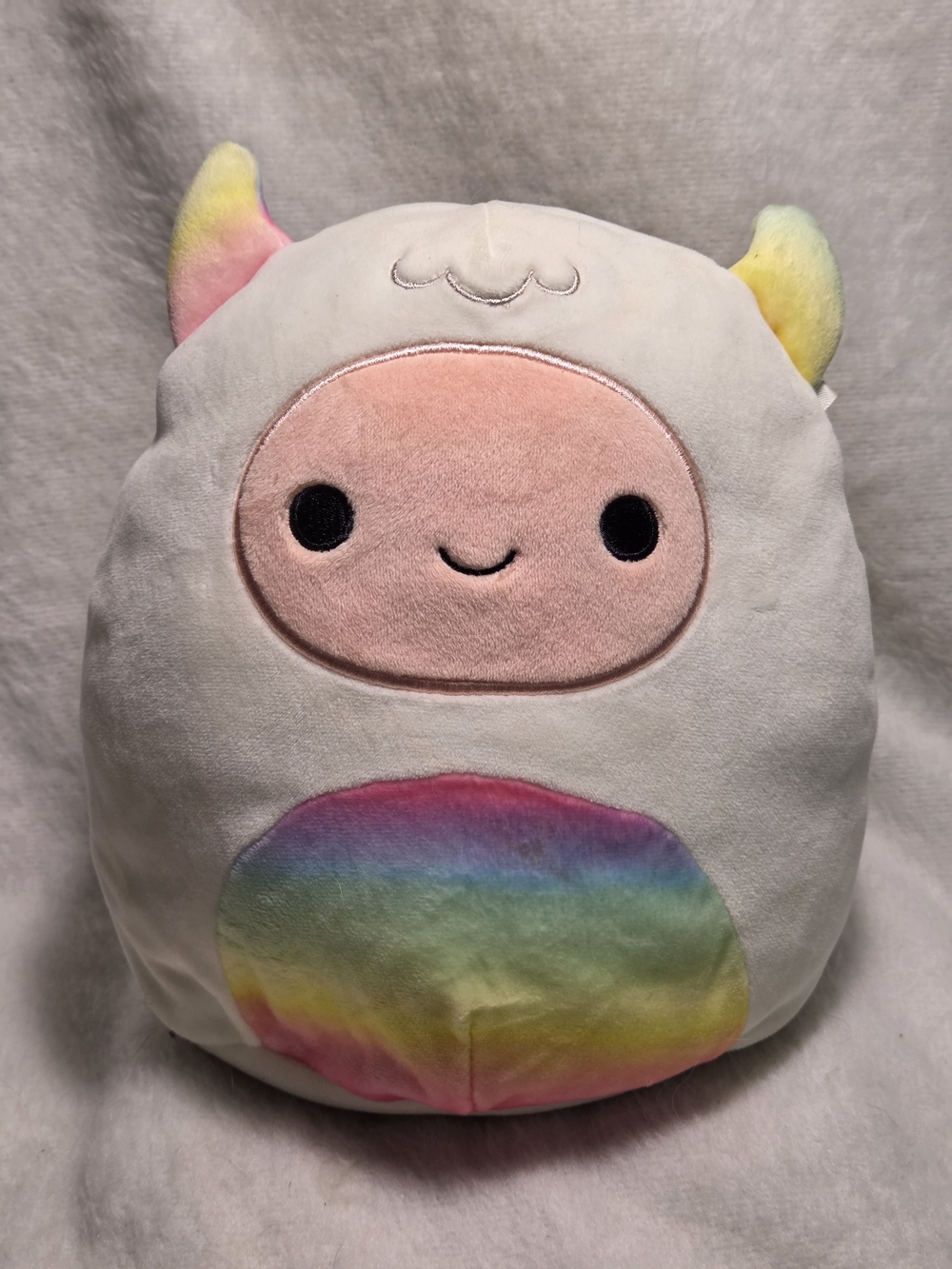 YURI the Yeti Squishmallows White with Rainbow 8" Stuffed Toy NO HANGTAG
